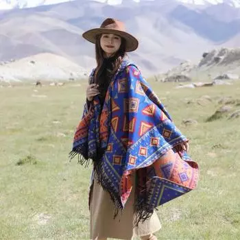 Наденьте шаль с капюшоном и накидку, чтобы согреться, накидку наденьте снаружи. One Size чёрный