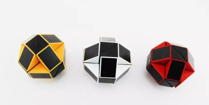naissant Snake Cube of 3 Black Base Black White/Yellow/Red (White/Yellow/Red) [Set colors] (Approx. 7cm, (White, Red, Yellow))