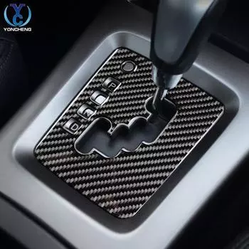 Наклейка из углеродного волокна на центральную консоль с указанием положения рычага переключения передач и стакана для воды для модификации интерьера Subaru Forester 08-12 годов. Gear panel