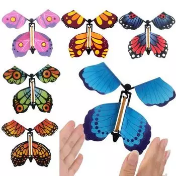 Наша игрушка-бабочка искусно изготовлена с раскрашенными крыльями из картона, прочным пластиковым корпусом и гибкими резиновыми лентами, что обеспечивает идеальное сочетание E