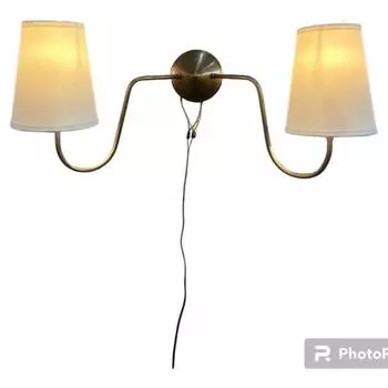 Настенный светильник с двумя латунными рожками и регулируемыми абажурами - современное освещение середины века