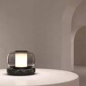 Настольная лампа из мрамора в скандинавском минималистском стиле для гостиной и спальни в стиле постмодерн, образец украшения комнаты, креативная стеклянная лампа Warm light