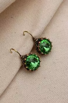 Настоящие серьги с круглыми светло-зелеными камнями