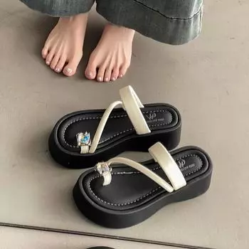 Наступая на дерьмо, чувствуешь мягкую подошву женские квадратные ромбовидные шлепанцы летние новые темпераментные могут быть мокрыми досуг толстый носок классные тапочки 35 чёрный