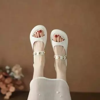 Наступая на дерьмо мягкая кожа мягкая подошва для выхода в свет повседневные классные тапочки женские летние 2025 новые простые верхние пляжные тапочки женские 35