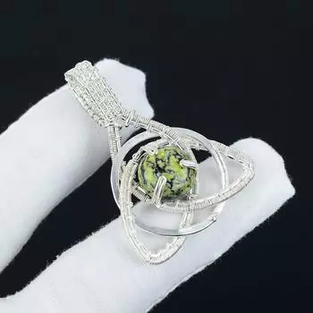 Natura Gogunjula Gemstone Silver Pendant in 925 Sterling Silver- Handmade Design, Celtic Family Knot Wire Wrapped Everyday Jewelry, Gift For Love 2.16 зелёный