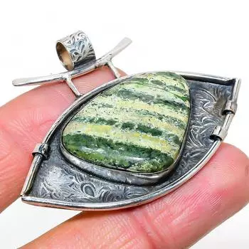 Подвеска из серебра 925 пробы с натуральным полосатым зеленым опалом 1,69 дюйма O6S56