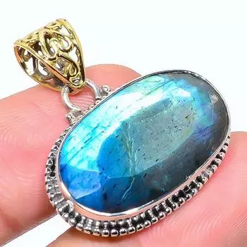 Natural Labradorite Gemstone 925 Sterling Silver Two Tone Pendant 1.26 C4A46