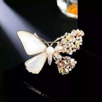 Натуральная перламутровая бабочка из пресноводного жемчуга, брошь в виде кристалла, брошь высокого дизайна, элегантный костюм, модные аксессуары