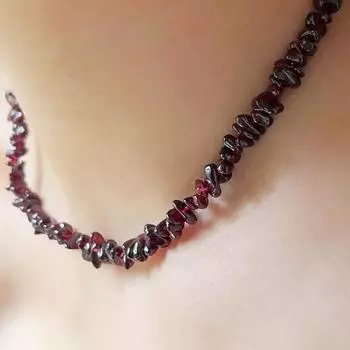 Натуральные фиолетовые зубы, черные гранатовые бусины, ожерелье, фиолетовый гравий, двойной браслет, серьги, комплект, белый, премиум 38