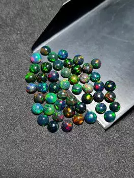 Натуральный черный опал AAA Многоцветный яркий кабошон Лот Эфиопский опал Опал для обручального кольца Натуральный эфиопский черный опал Кабошон Лот 5 MM Round 5 Pcs