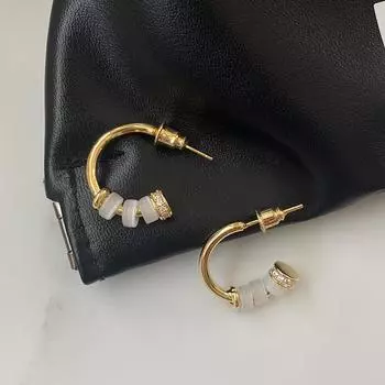 Натуральный камень гвоздик атмосферное чувство высокого класса ювелирные изделия Циндао мода легкая роскошь холодный ветер буква С-образный золотой