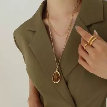 Натуральный камень тигровый глаз, двухслойное ожерелье, дизайн, чувство холодного ветра, индивидуальность, преувеличенная титановая сталь, позолоченная цепочка для свитера, аксессуары