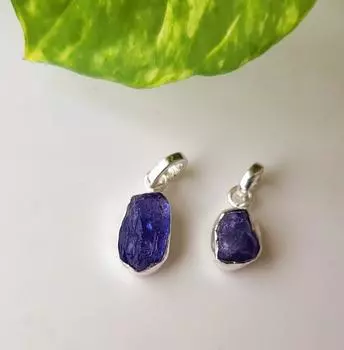 Натуральный необработанный танзанит драгоценный камень одинарный кулон из стерлингового серебра 925 пробы, подарочный кулон