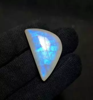 Натуральный синий яркий белый радужный лунный камень высшего качества, кабошон, вес 59,35 карата, размер 37x22x9 мм. 59.35 Carat 37x22x9 MM