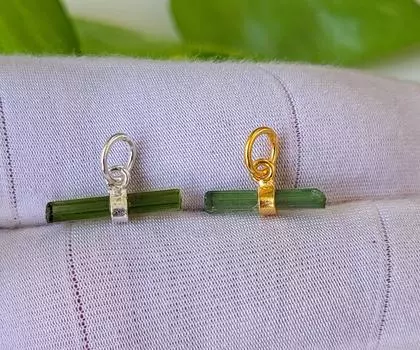 Натуральный зеленый турмалиновый драгоценный камень-карандаш из стерлингового серебра 925 пробы, рождественский шарм