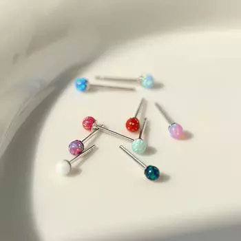 Не нужно снимать простые серьги с опалом для женщин во время сна. Новые компактные серьги для женщин.