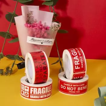 Не раздавливайте рулоны с легкими манипуляциями. Этикетки с предостережениями. Хрупкие наклейки. Предупреждение о том, что нельзя ронять.