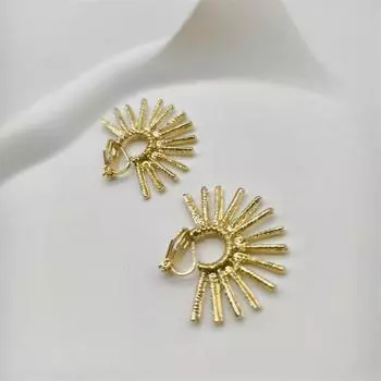 Не требуется прокола. Винтажные металлические клипсы для ушей в виде подсолнуха. Простые, эффектные, новые, без прокола.