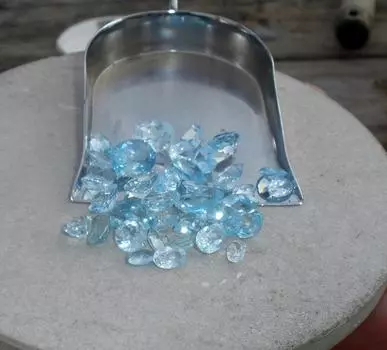 Небесно-голубой топаз, натуральный драгоценный камень, россыпью ограненный микс, более 25 карат 0.50-3ct синий