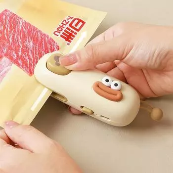 Небольшая упаковочная машина 2 в 1, упаковочная машина для пакетов с термосваркой и резаком, перезаряжаемая, для упаковки закусок и хранения продуктов питания A2