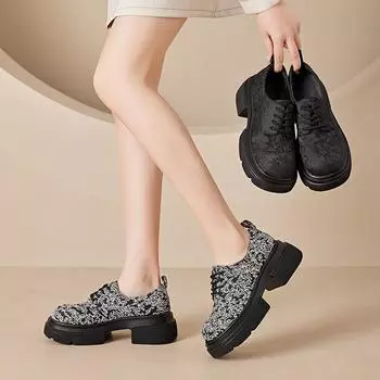 Небольшие размеры. Повседневная обувь с национальным принтом. Женская обувь на толстой подошве с цветочным принтом и шнуровкой. Женские туфли с маленькой цветочной вышивкой. 32