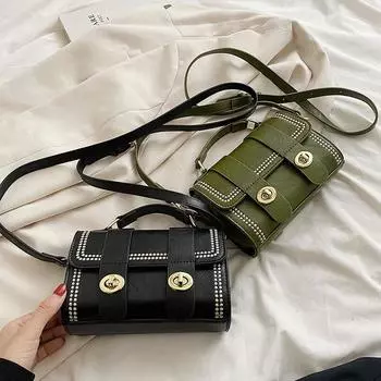 Небольшие ручные сумки популярны в этом году среди женщин осенью и зимой 2022 года, благодаря новому подходу к сумкам через плечо.. Бостонские сумки — это просто