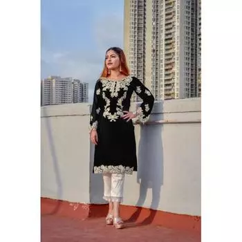 Недавно разработанный и настоятельно рекомендуемый комплект брюк для женщин, который можно носить в повседневные дни. FREE чёрный