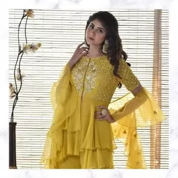 Недавно разработанный и настоятельно рекомендуемый топ-плаццо для женщин, которые можно носить в повседневные дни. FREE жёлтый