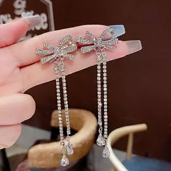 Needle Tassel Earrings 2024 New Arrival Best Selling Fancy Accessible Luxury Personalized and Temperamental Stud Earrings Pearl Earrings for Women E0339 silver needle color retention