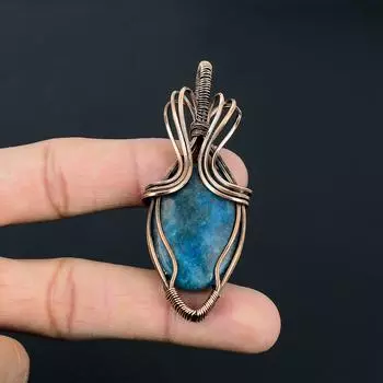 Неоновый синий апатит драгоценный камень ручной работы из чистой медной проволоки обернутый ювелирное изделие кулон для женщин 2.56 Inches синий