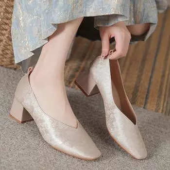 New Chinese style, shallow mouth square head, one foot cover, grandma shoes for women s 2025 new comfortable soft-soled low-heeled single shoes 34