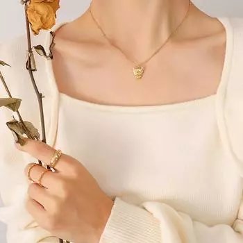 New Cute Niu Niu Pendant Necklace, Niche Versatile Stainless Steel Collarbone Chain Plated With 18K Gold Jewelry