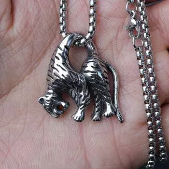 New European and American Hip Hop Jewelry Necklace Leopard Titanium Pendant Pendant ,A Gift for My Boyfriend 3.5*2.6CM