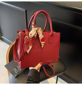 New fashionable underarm women s bags, new trendy commuter shoulder bags, fashionable large-capacity tote bags, fashionable