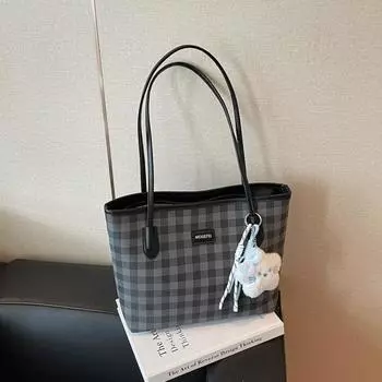 New fashionable versatile shoulder bag, high-end niche design, casual simple large-capacity tote bag чёрный