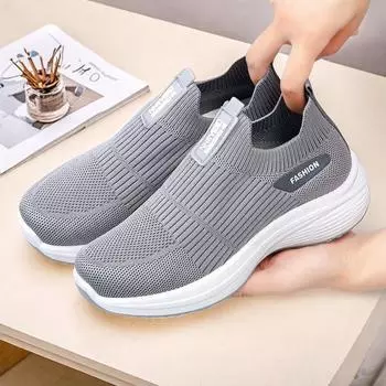 New fly-woven sneakers one-pedal old Beijing cloth shoes women s soft-soled mother shoes women s shoes walking shoes advanced sense 36