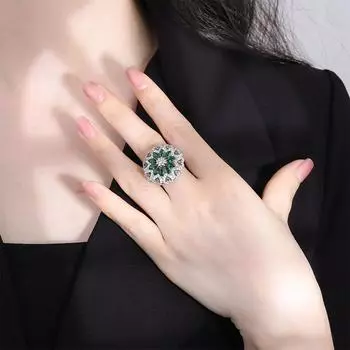 New French exquisite green tourmaline ring full of diamonds, red corundum ring, flower light luxury green crystal zircon ring.