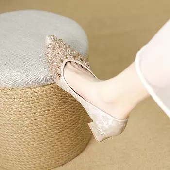 New Guofeng 2024 new Chinese pointed single shoes thick heel middle heel handmade beaded women s shoes fashion versatile women s shoes 34 абрикосовый