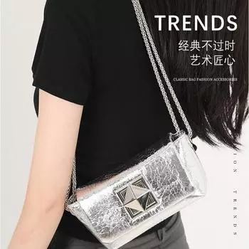 New lock chain bag 2024 sweet and cool messenger bag Korean version niche foreign style small square bag portable armpit bag серебряный