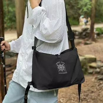 New shoulder tote bag simple and fashionable versatile bag commuting large capacity lightweight adjustable messenger bag чёрный