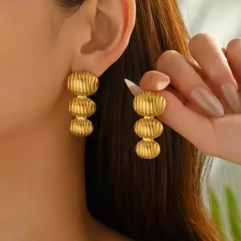 New style jewelry niche pleated round design earrings versatile light luxury high-end stud earrings women