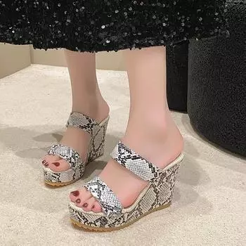 New summer thick-bottomed wedge slippers snake pattern large size one-word buckle with high heel cool slippers women s color 34 белый