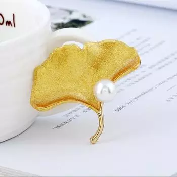 New temperament elegant ginkgo biloba pearl brooch versatile sweater coat simple corsage high-end pin with accessories