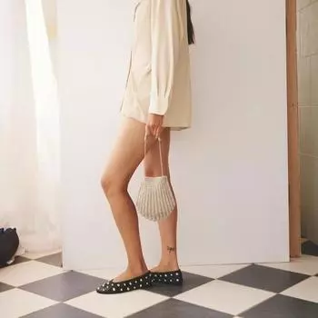 New women s shoes in autumn 2024, black rivets, leather ballet style, flat casual shoes, shallow mouth large size single shoes 35 чёрный