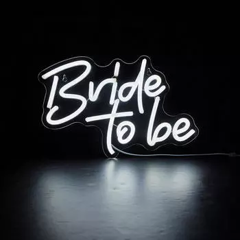 Невеста для свадебного фона cold light