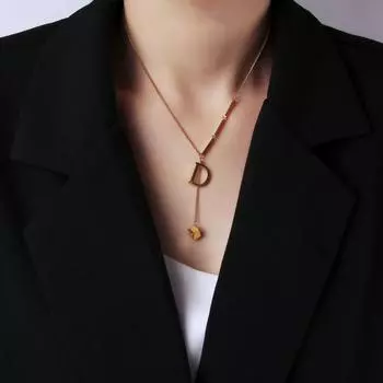 Невыцветающее ожерелье из титановой стали для девочек, нишевый дизайн, простой кулон с буквой D, короткая цепочка на ключицу, ожерелье серебряный