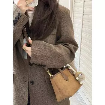 Нежная портативная маленькая сумка 2024 года, весна и лето, новая высококачественная текстура, модная нишевая модная сумка-мессенджер для женщин