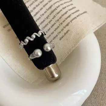 Нежное кольцо с нитью из жемчуга и циркония, женское, нишевое, стильное, неповторимое, элегантное, универсальное кольцо