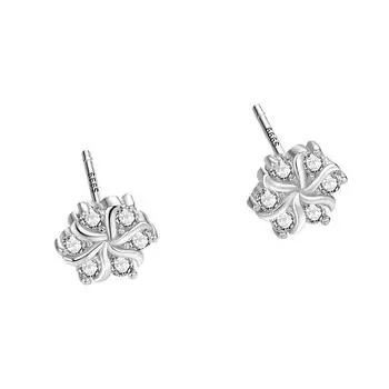 Нежные серьги-цветы с гвоздиками на осень и зиму. Новые серьги-снежинки маленькие, и их не нужно снимать перед сном.